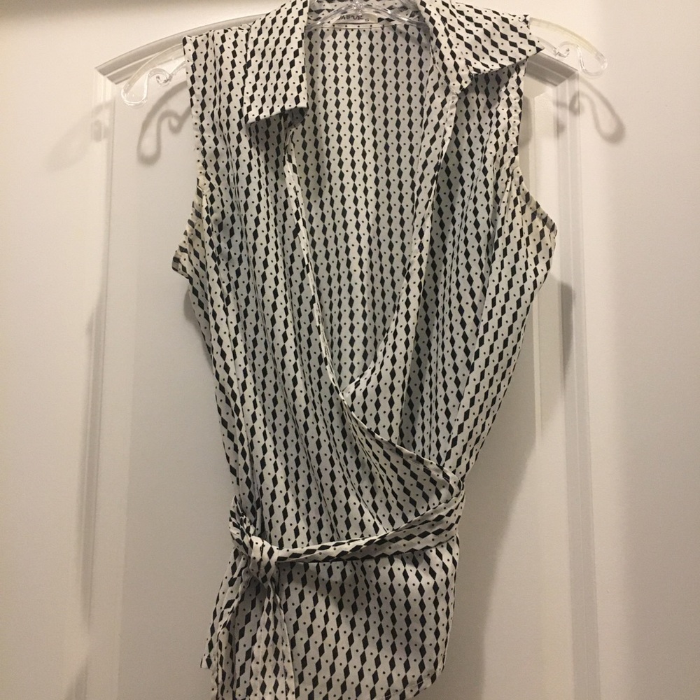 Sleeveless Blouse Black/White